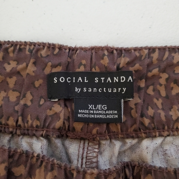 Social Standard Sanctuary XL Brown Cheetah Pull on Shorts Pockets - Picture 3 of 7